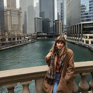 Meet your Posher, Claire